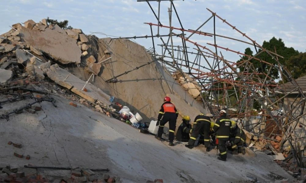 Νότια Αφρική: Στους 7 έχουν ανέλθει οι νεκροί από την κατάρρευση κτιρίου -Κορυφώνεται η αγωνία για τους παγιδευμένους